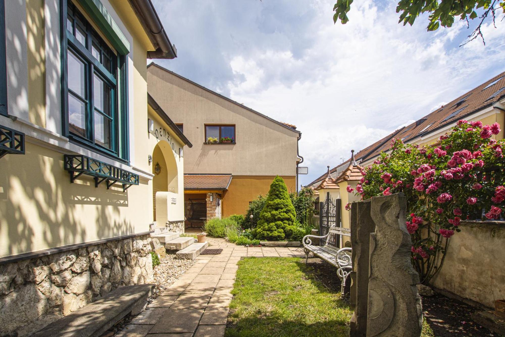 Lichtenstejnske Domky Lednice Exterior photo